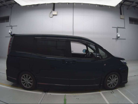 2017 Toyota Noah ZRR80W[2]