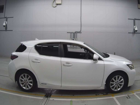 2011 Lexus CT ZWA10[2]