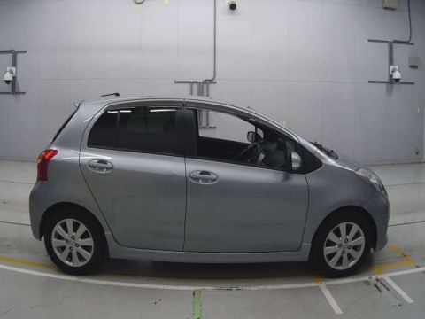 2009 Toyota Vitz SCP90[2]