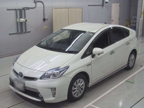 2015 Toyota Prius PHV ZVW35[0]