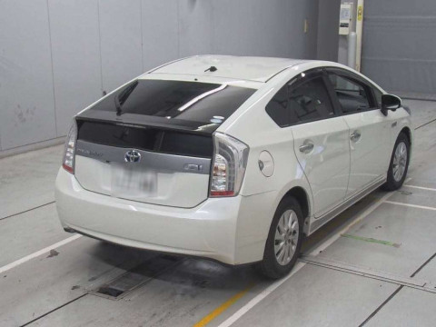 2015 Toyota Prius PHV ZVW35[1]