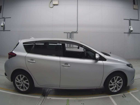 2016 Toyota Auris NZE181H[2]