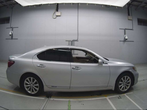 2010 Lexus LS UVF45[2]