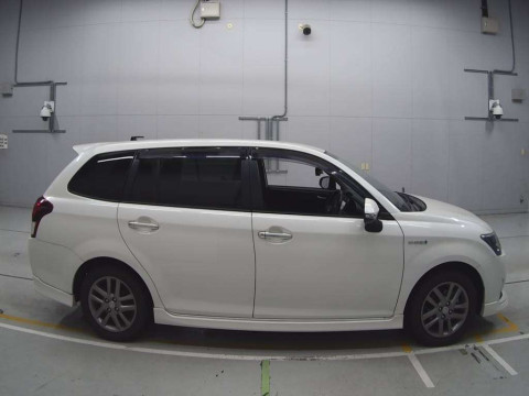 2014 Toyota Corolla Fielder NKE165G[2]