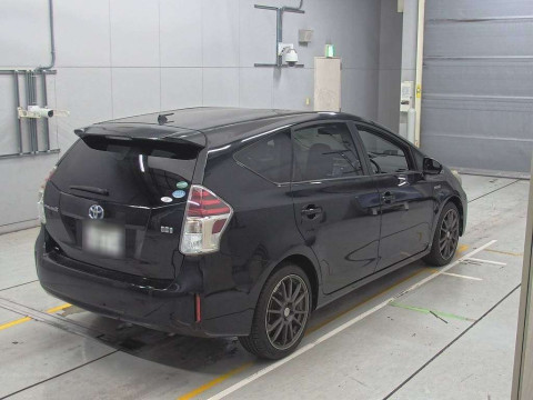 2015 Toyota Prius alpha ZVW41W[1]