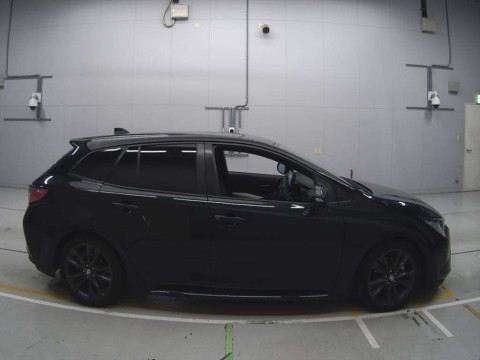 2020 Toyota Corolla Touring Wagon ZWE211W[2]