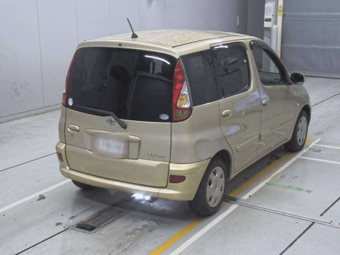 2004 Toyota Fun Cargo NCP20[1]