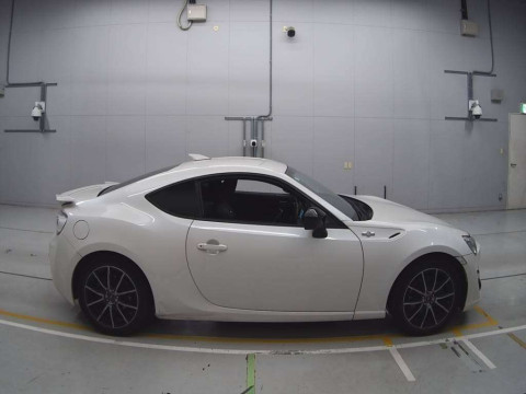 2012 Toyota 86 ZN6[2]