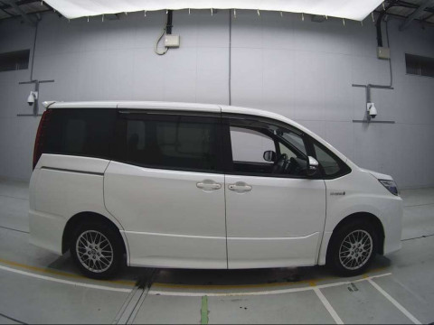 2016 Toyota Noah ZWR80W[2]