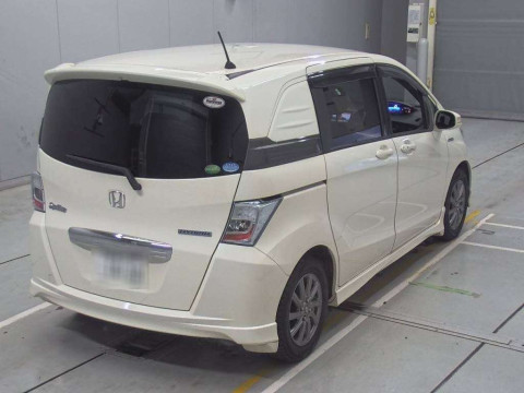 2012 Honda Freed spike hybrid GP3[1]