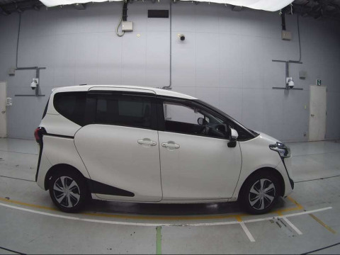 2020 Toyota Sienta NSP170G[2]