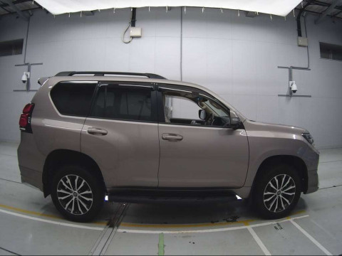 2020 Toyota Land Cruiser Prado TRJ150W[2]