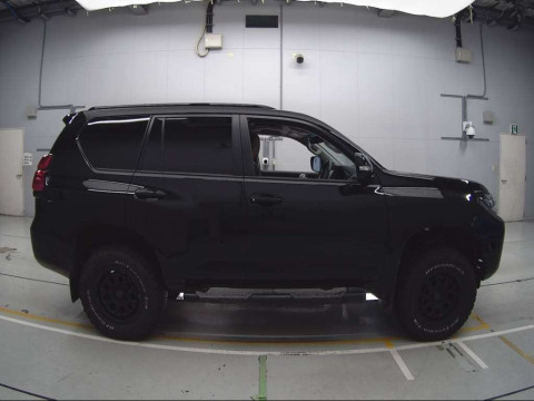 2022 Toyota Land Cruiser Prado TRJ150W[2]