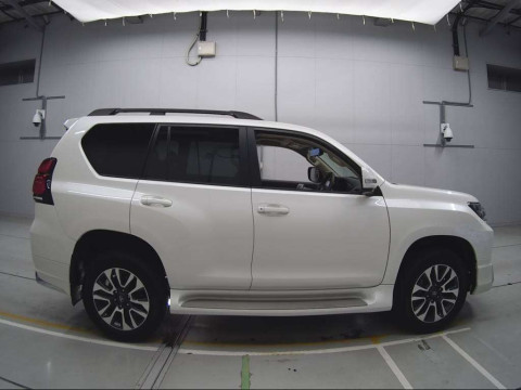 2023 Toyota Land Cruiser Prado TRJ150W[2]