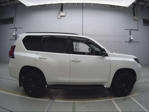 2020 Toyota Land Cruiser Prado TRJ150W[2]