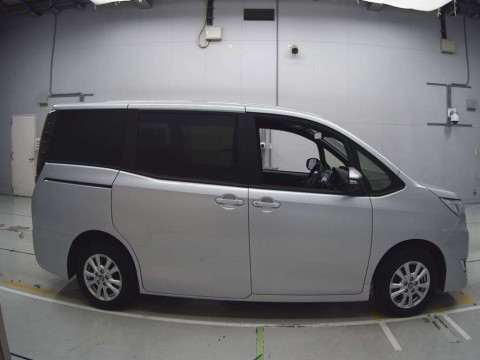 2020 Toyota Noah ZWR80G[2]