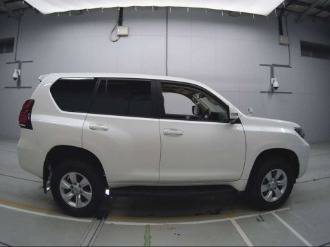 2021 Toyota Land Cruiser Prado TRJ150W[2]