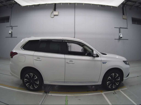 2017 Mitsubishi Outlander PHEV GG2W[2]