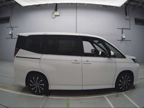 2025 Toyota Noah ZWR90W[2]