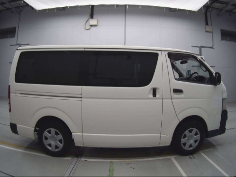 2011 Toyota Hiace Van KDH201V[2]