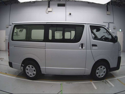 2021 Toyota Hiace Van TRH200V[2]