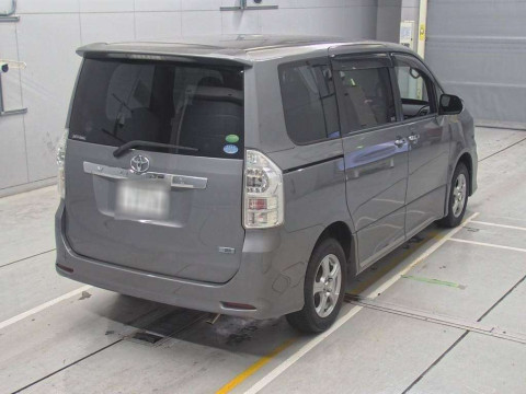 2013 Toyota Voxy ZRR75W[1]