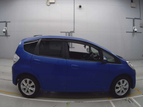 2012 Honda Fit Hybrid GP1[2]