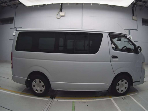 2012 Toyota Hiace Van KDH201V[2]