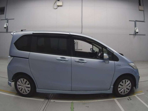 2012 Honda Freed hybrid GP3[2]