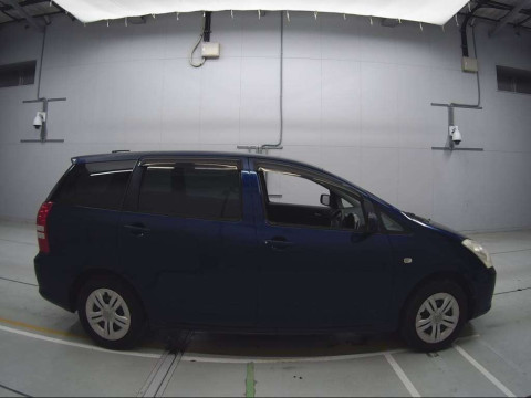 2004 Toyota Wish ZNE10G[2]