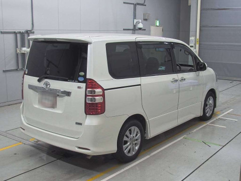 2012 Toyota Noah ZRR70W[1]