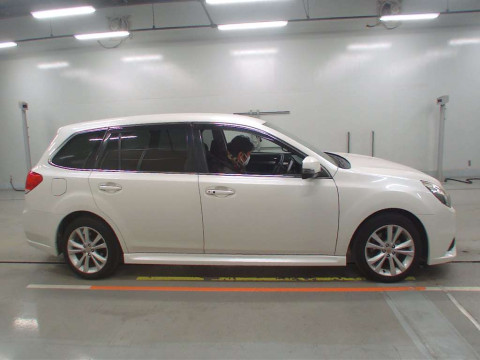 2013 Subaru Legacy Touring Wagon BRM[2]