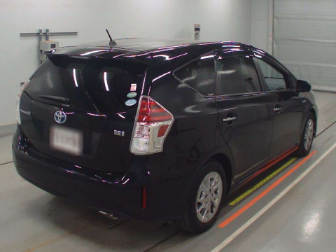 2016 Toyota Prius alpha ZVW41W[1]