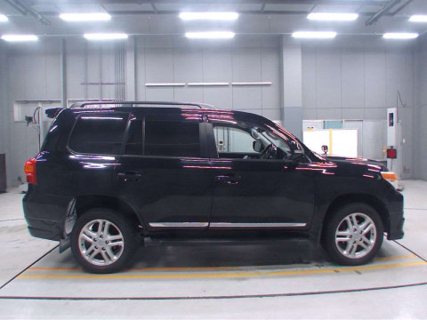 2014 Toyota Land Cruiser URJ202W[2]