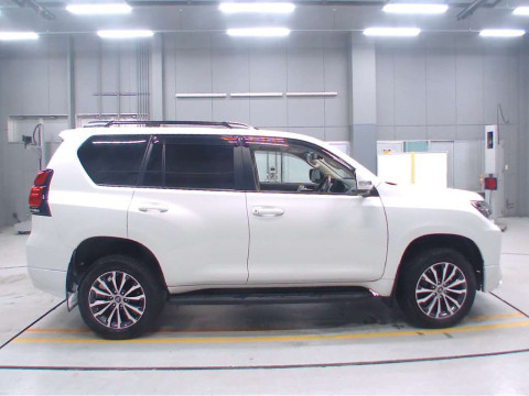 2021 Toyota Land Cruiser Prado TRJ150W[2]