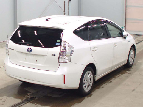 2012 Toyota Prius alpha ZVW41W[1]