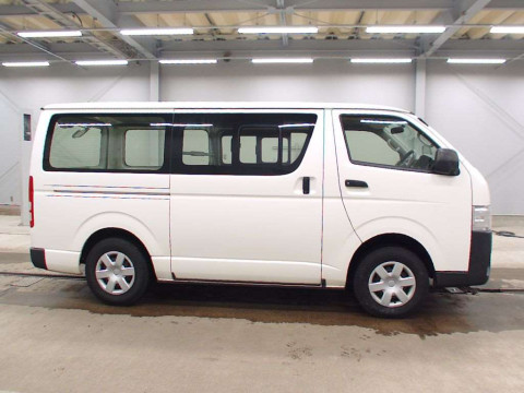 2016 Toyota Hiace Van KDH206V[2]