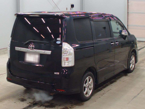 2011 Toyota Voxy ZRR75W[1]