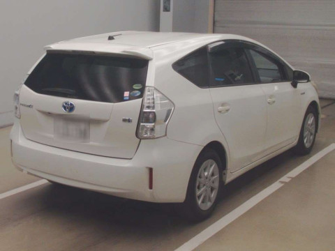 2012 Toyota Prius alpha ZVW41W[1]