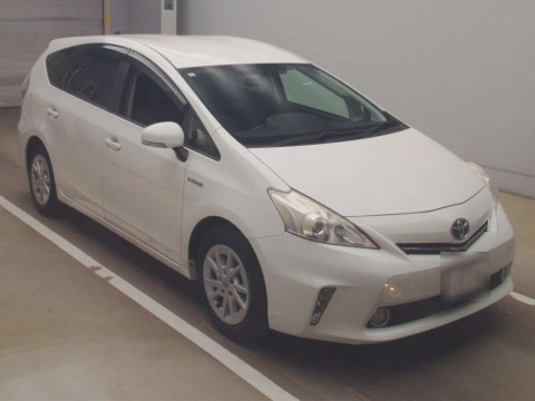 2012 Toyota Prius alpha ZVW41W[2]