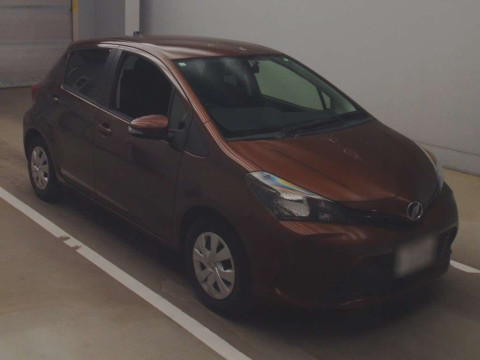 2015 Toyota Vitz NSP130[2]