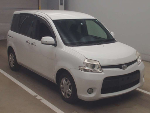 2013 Toyota Sienta NCP81G[2]