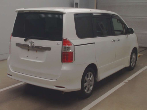 2008 Toyota Noah ZRR70W[1]