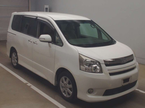 2008 Toyota Noah ZRR70W[2]