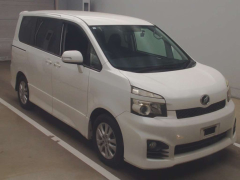 2010 Toyota Voxy ZRR70W[2]