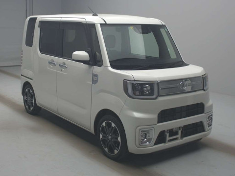 2019 Toyota Pixis Mega LA700A[2]