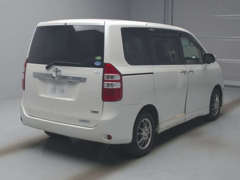 2012 Toyota Noah ZRR70G[1]