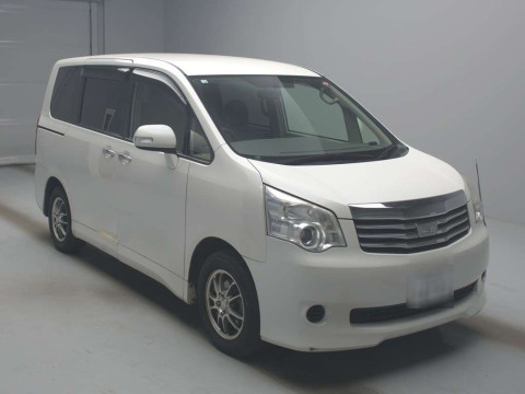 2012 Toyota Noah ZRR70G[2]