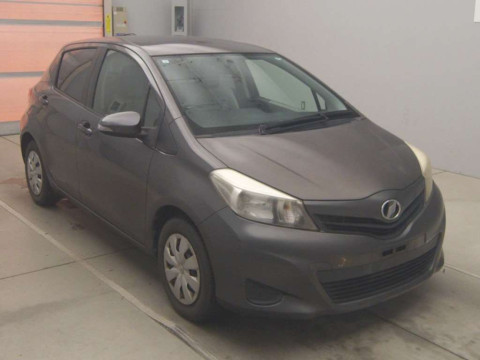 2011 Toyota Vitz NSP130[2]