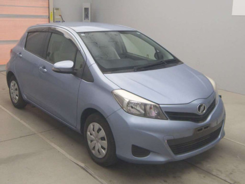 2013 Toyota Vitz NSP130[2]